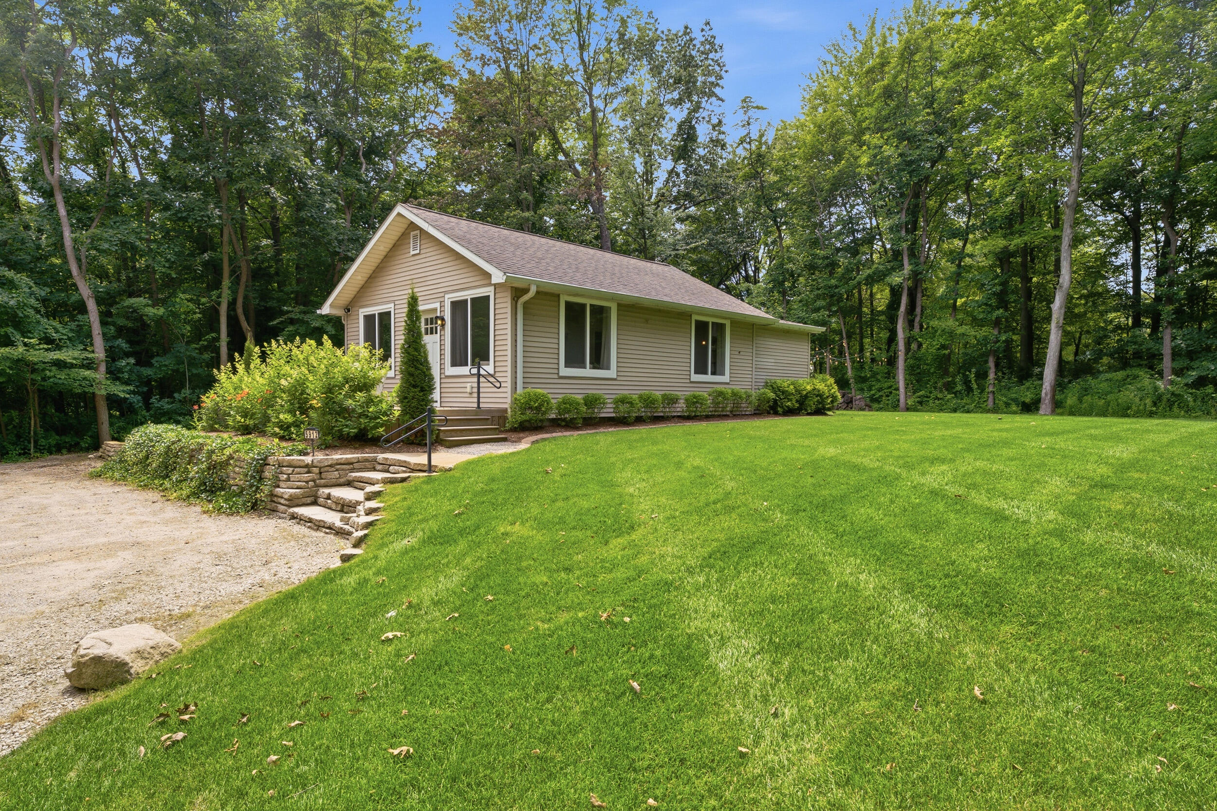 5912 Madison Street Coloma MI 49038