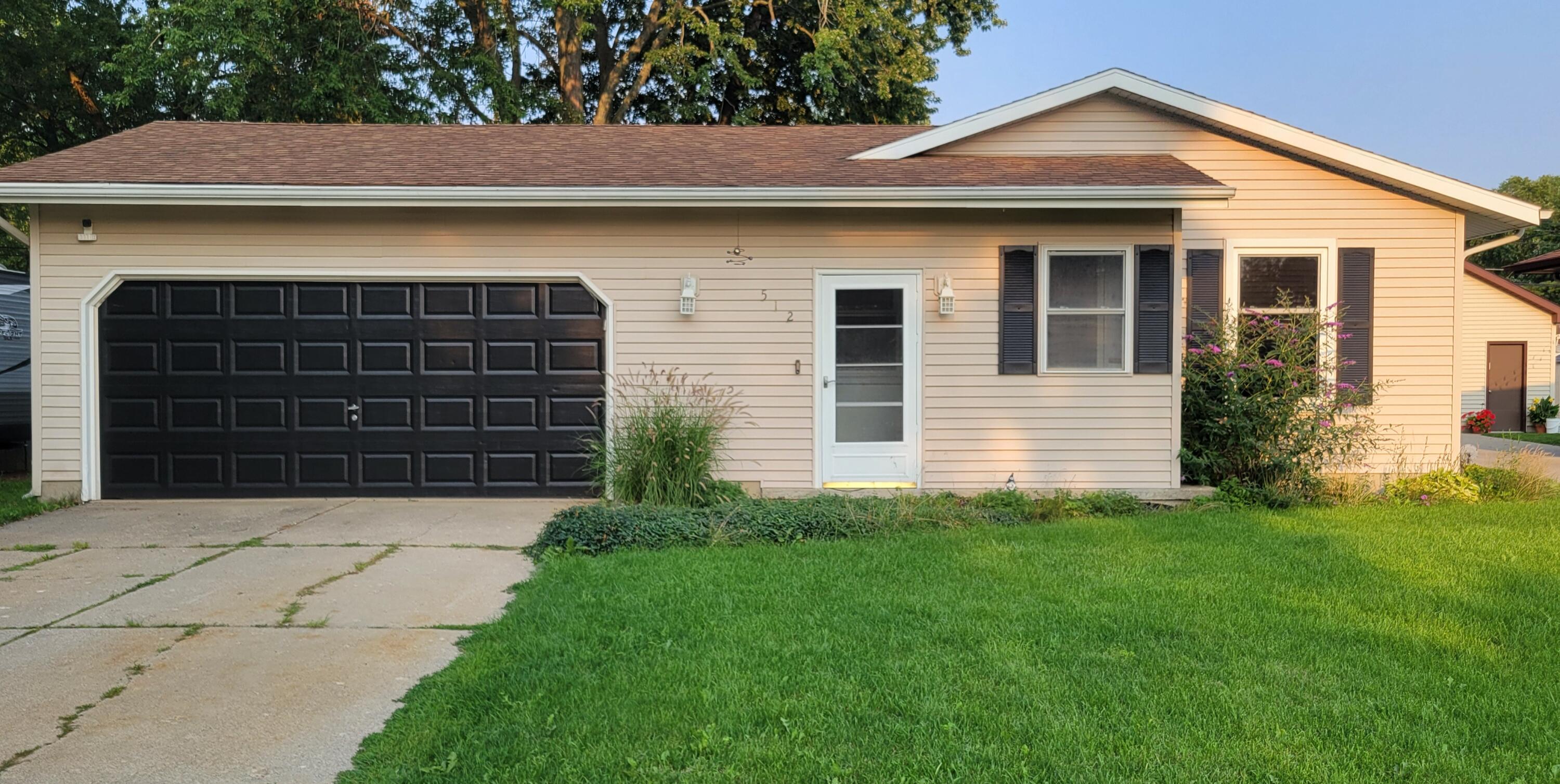 512 Faircrest Avenue NW Grand Rapids MI 49534