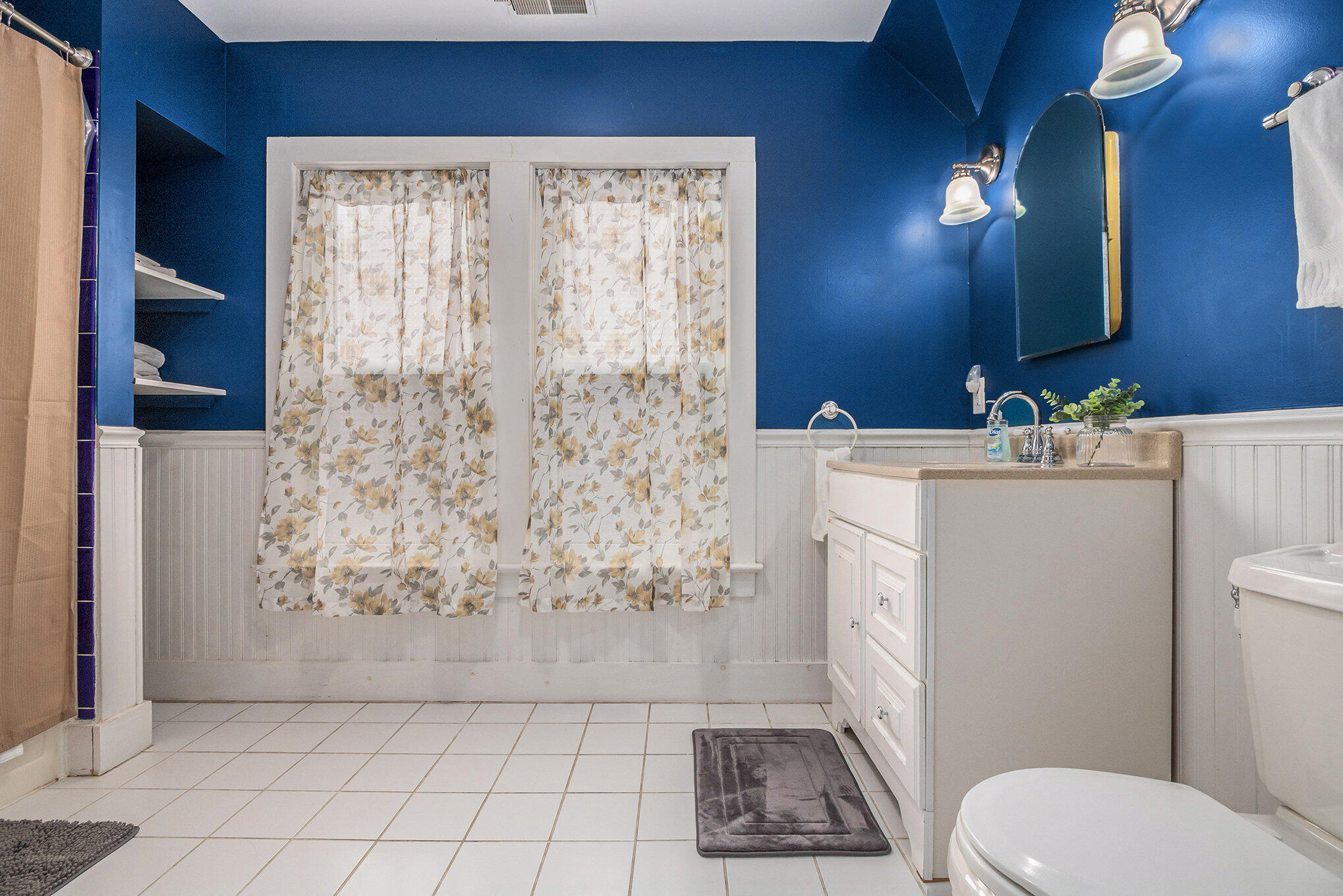 22 W Ash Street Three Oaks MI 49128