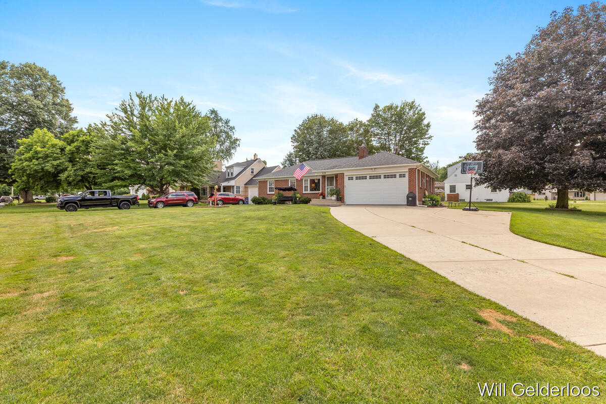 559 Shawmut Boulevard NW Grand Rapids MI 49504