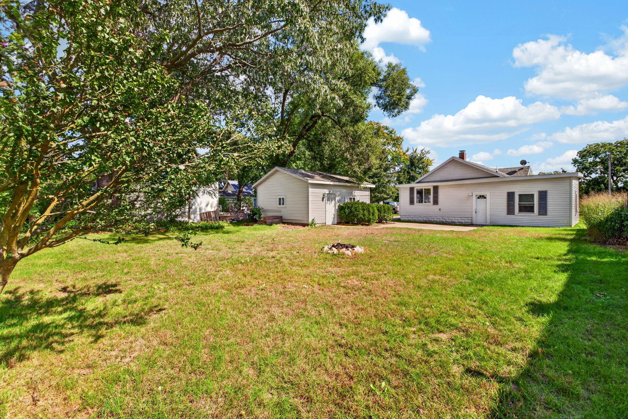 1842 Mills Avenue Muskegon MI 49445