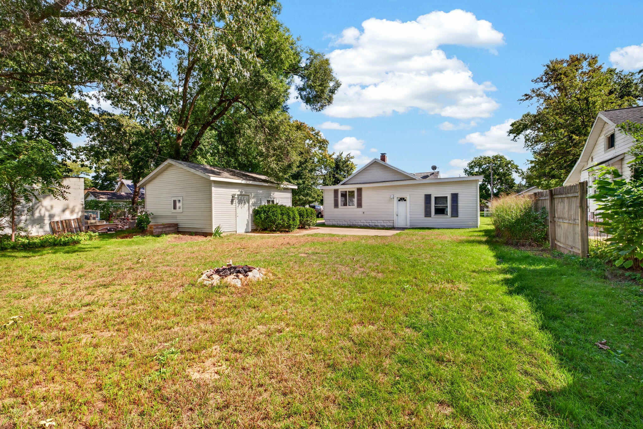 1842 Mills Avenue Muskegon MI 49445
