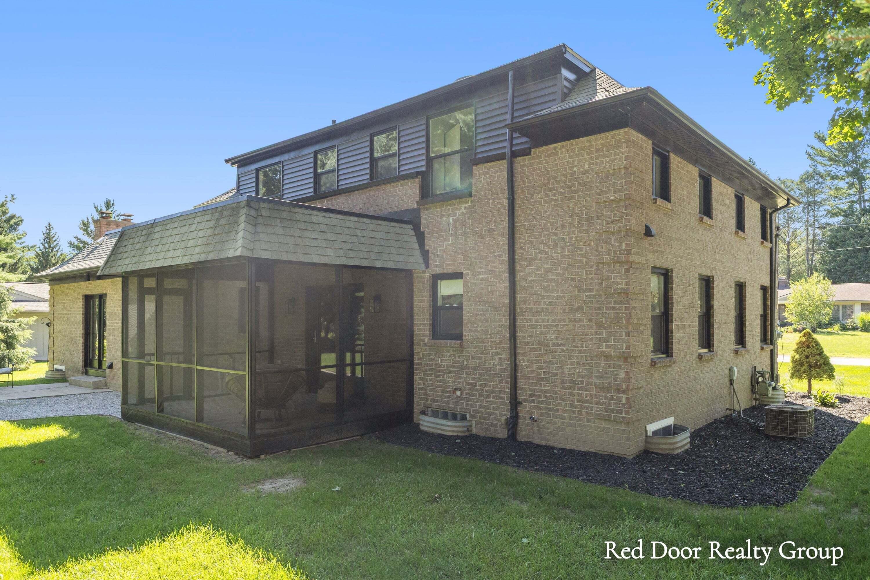578 Arrowhead Avenue SE Grand Rapids MI 49546