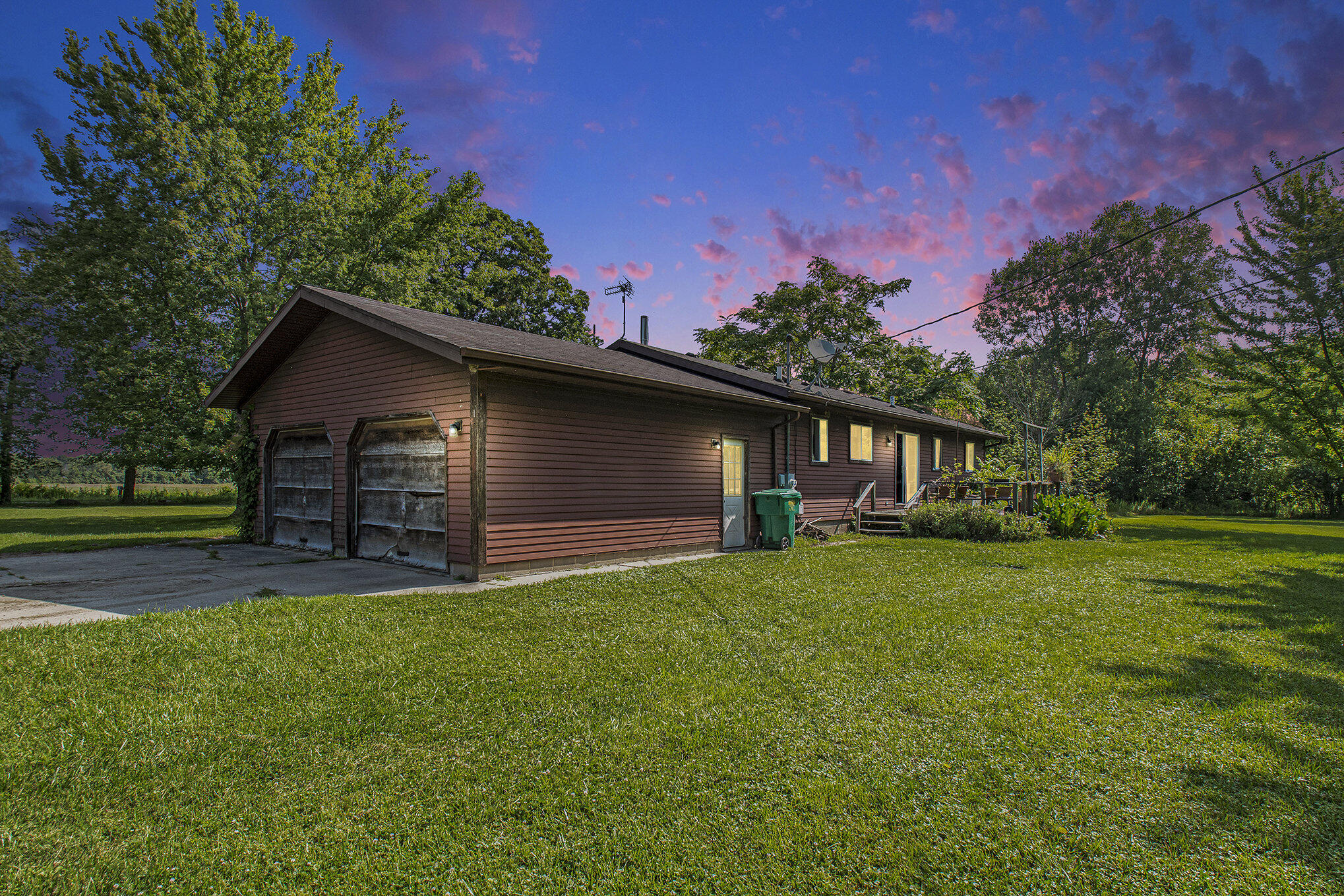 7260 W East Road Three Oaks MI 49128