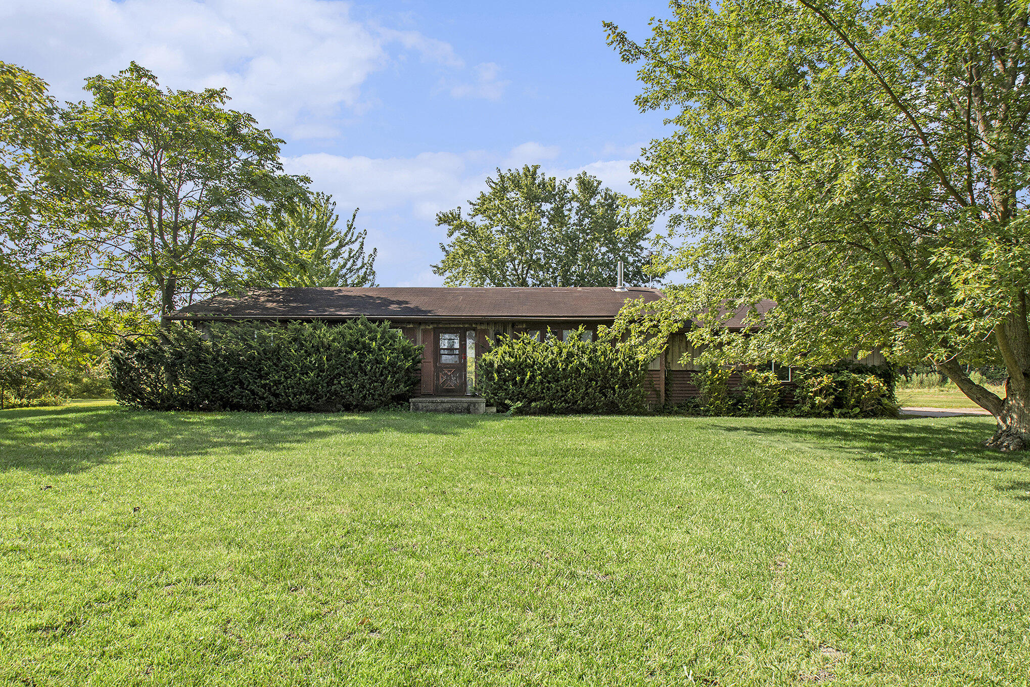 7260 W East Road Three Oaks MI 49128