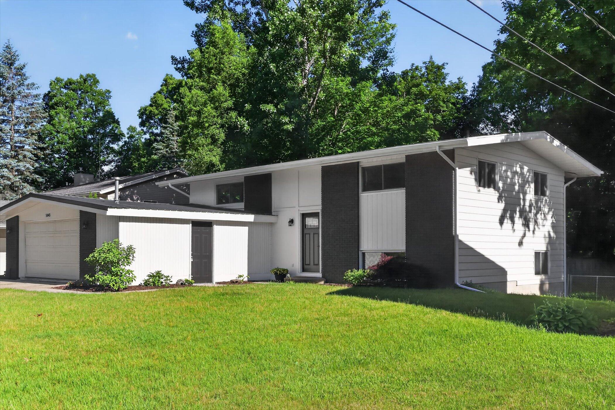 5043 New Orleans Street NE Rockford MI 49341
