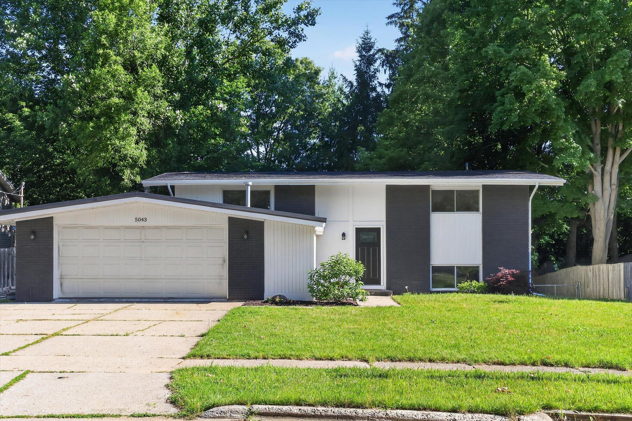 5043 New Orleans Street NE Rockford MI 49341