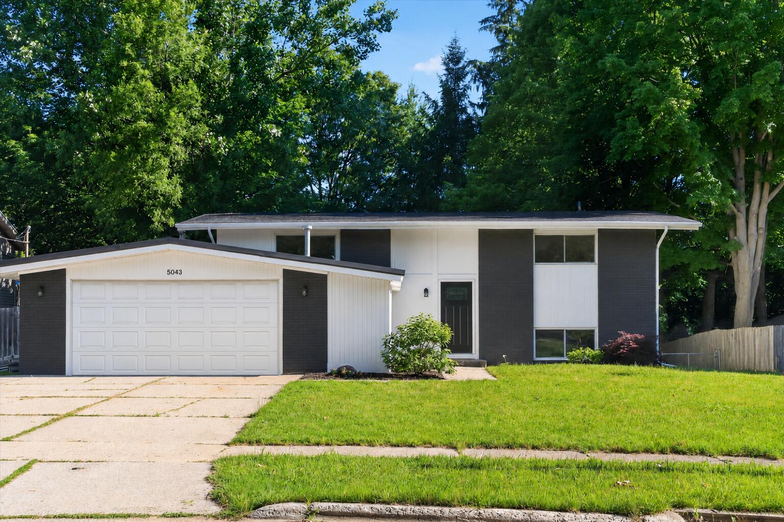 5043 New Orleans Street NE Rockford MI 49341