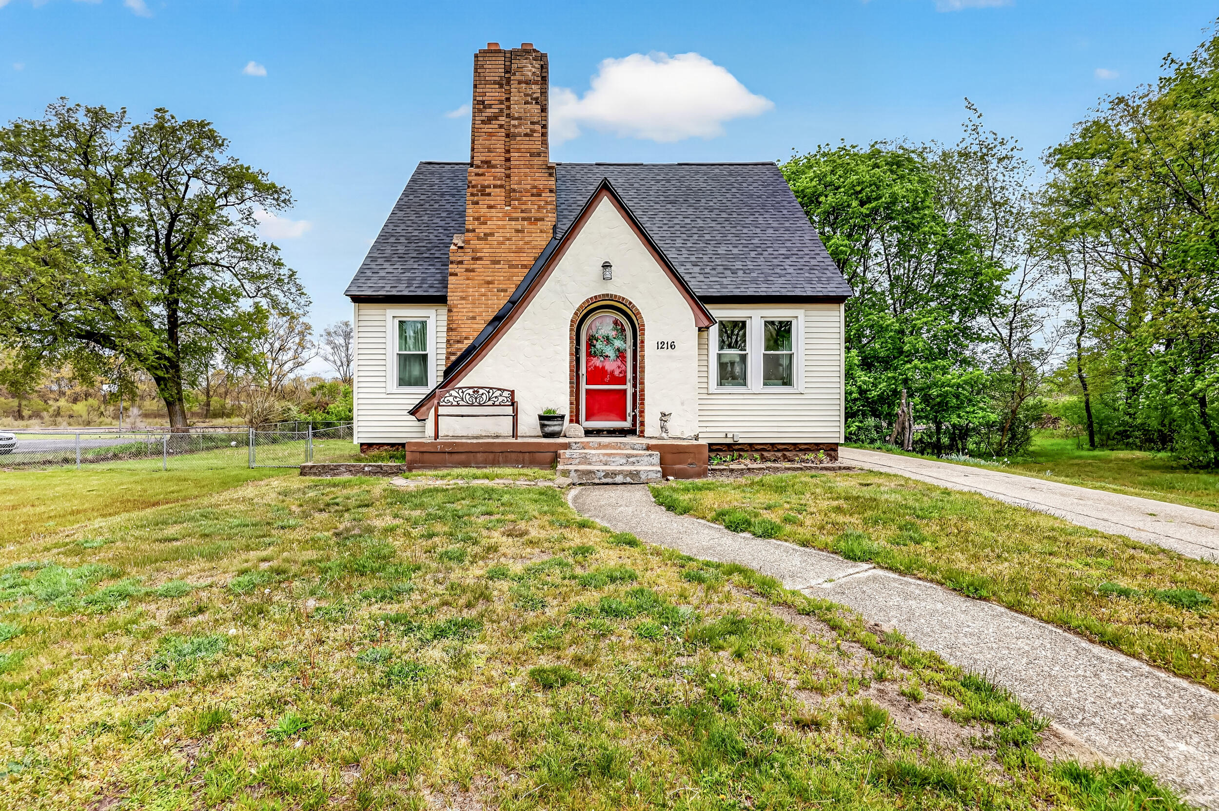 1216 W Broadway Avenue Muskegon MI 49441