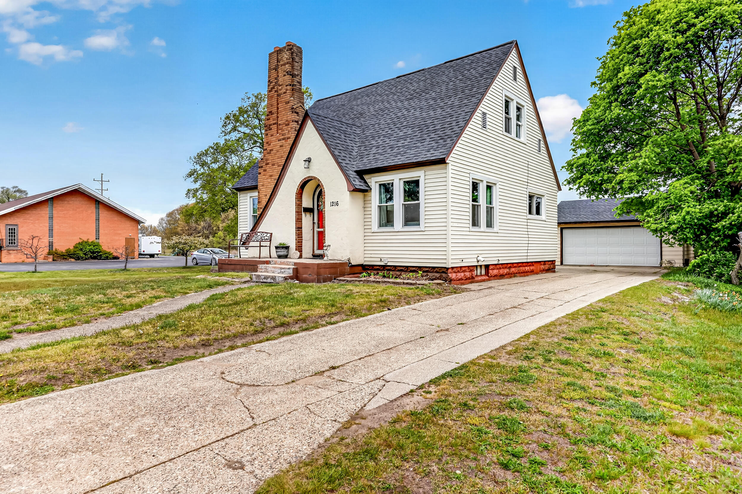 1216 W Broadway Avenue Muskegon MI 49441