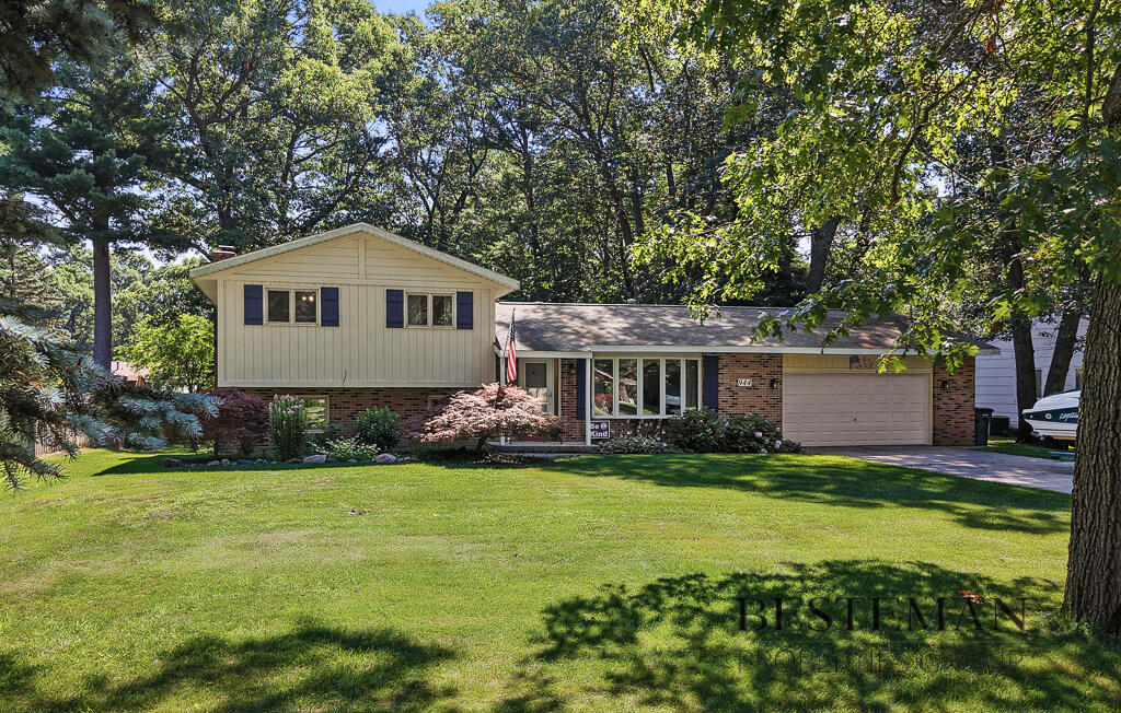 944 W Fennwood Circle Muskegon MI 49445