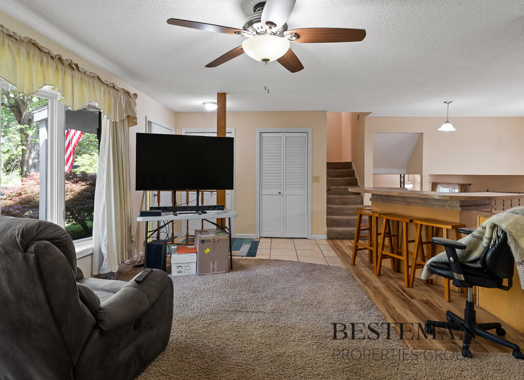944 W Fennwood Circle Muskegon MI 49445