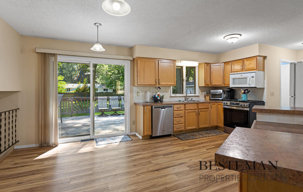 944 W Fennwood Circle Muskegon MI 49445