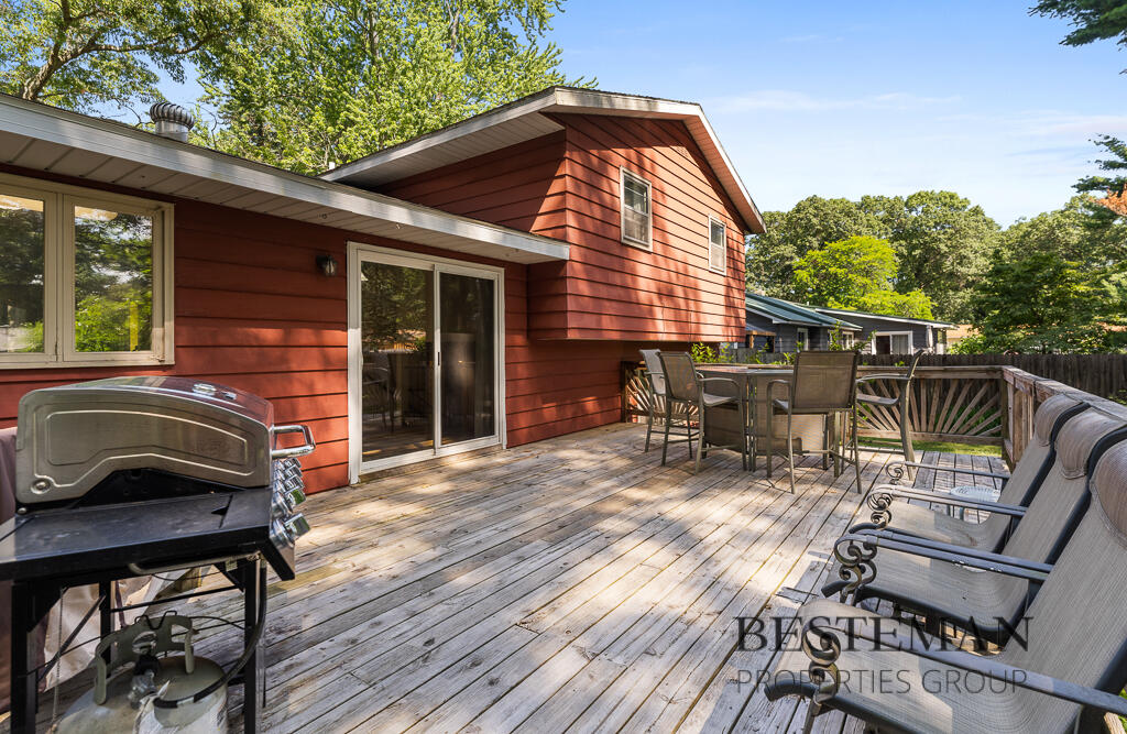 944 W Fennwood Circle Muskegon MI 49445
