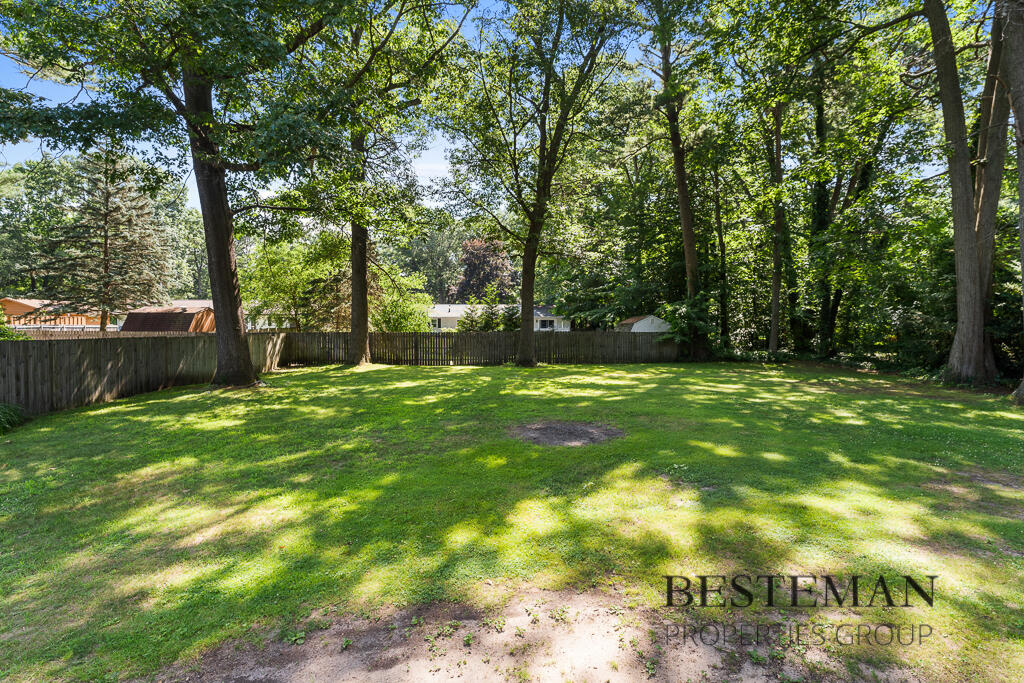 944 W Fennwood Circle Muskegon MI 49445