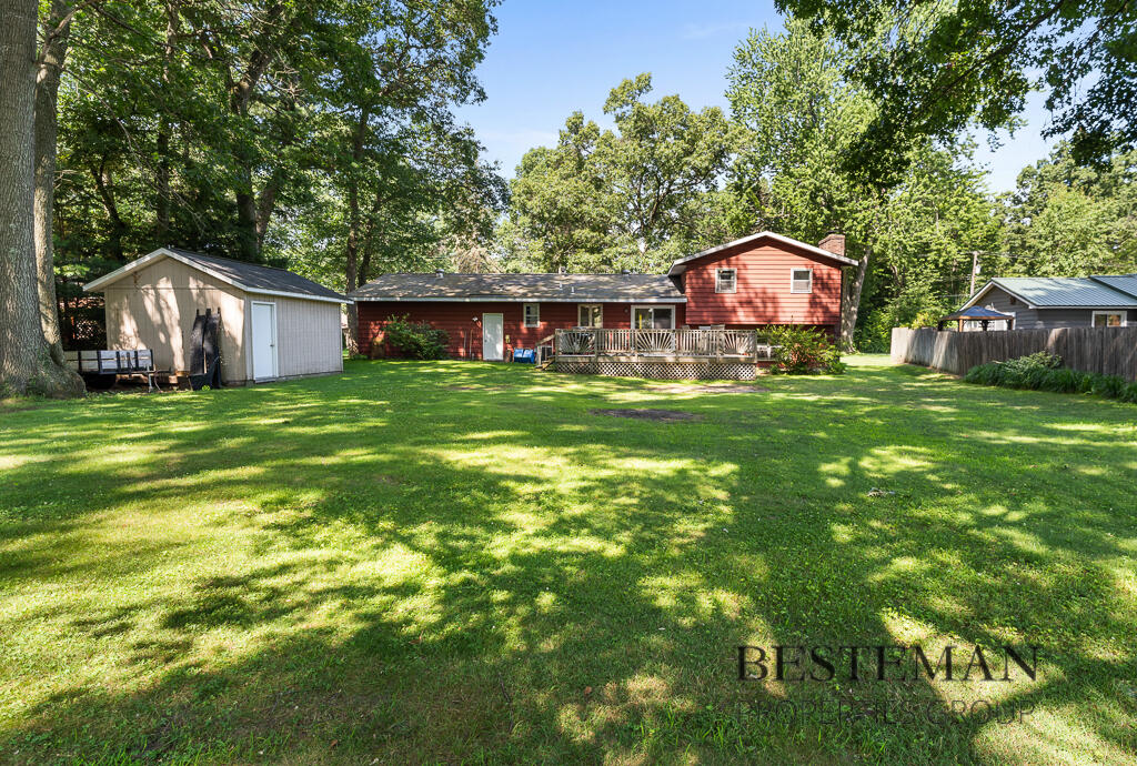 944 W Fennwood Circle Muskegon MI 49445
