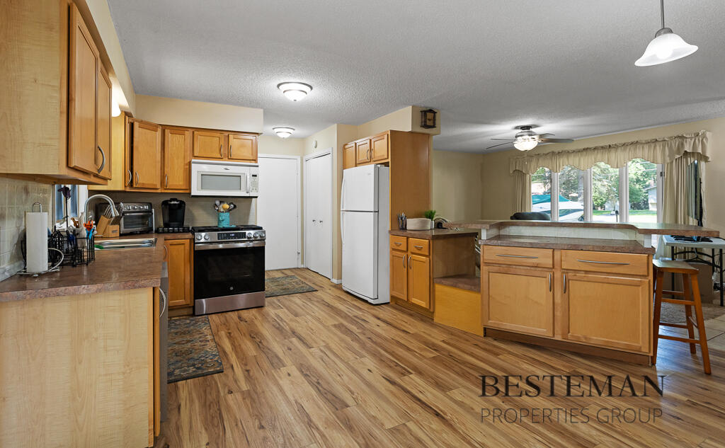 944 W Fennwood Circle Muskegon MI 49445