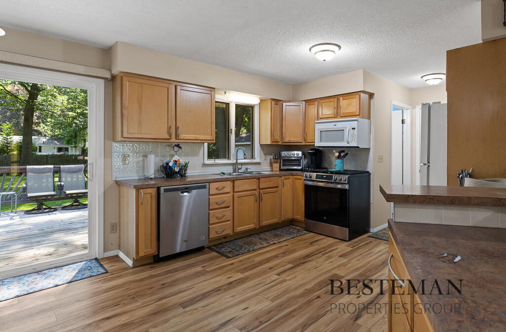 944 W Fennwood Circle Muskegon MI 49445