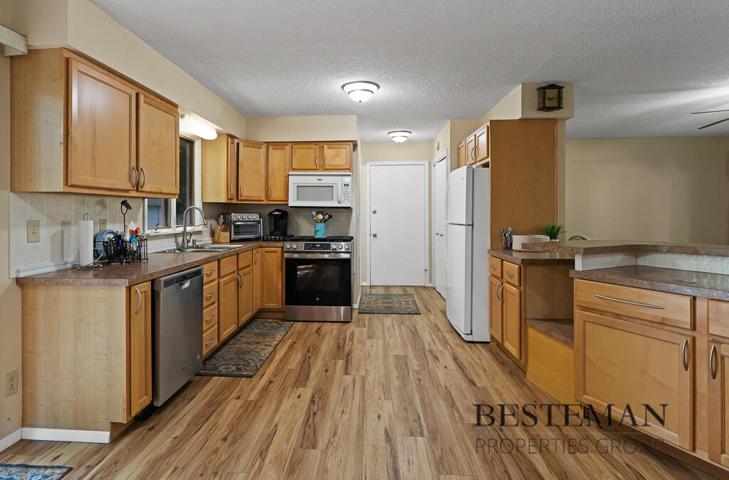 944 W Fennwood Circle Muskegon MI 49445