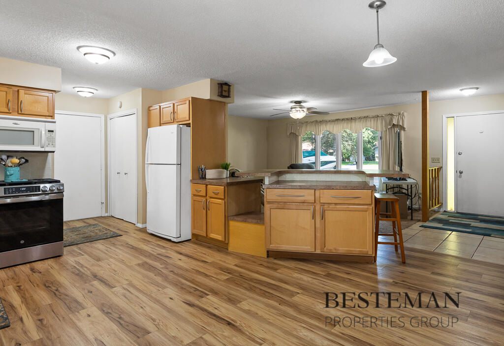 944 W Fennwood Circle Muskegon MI 49445