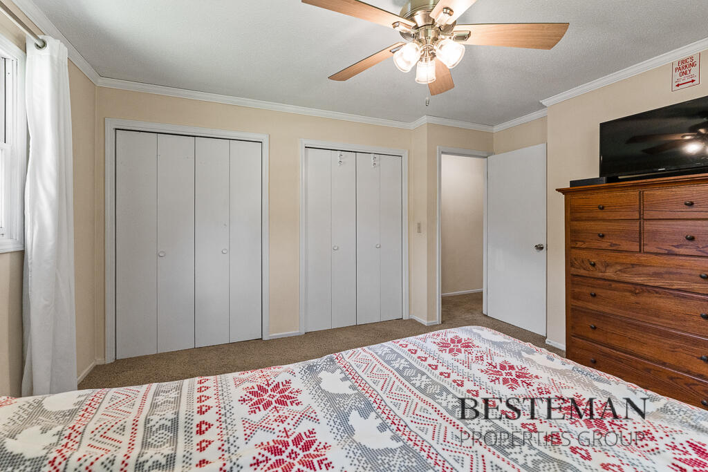 944 W Fennwood Circle Muskegon MI 49445