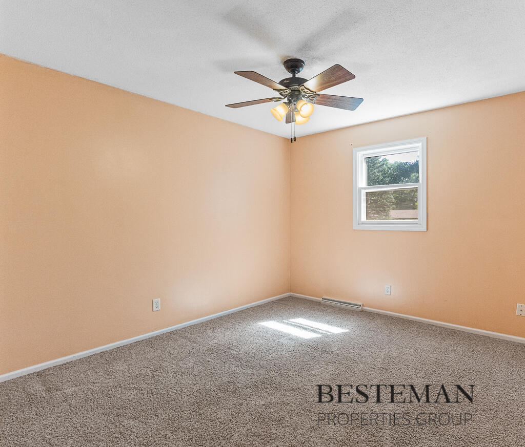 944 W Fennwood Circle Muskegon MI 49445