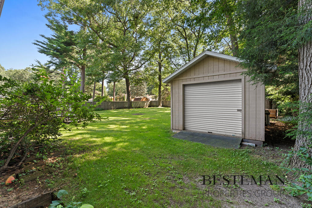 944 W Fennwood Circle Muskegon MI 49445