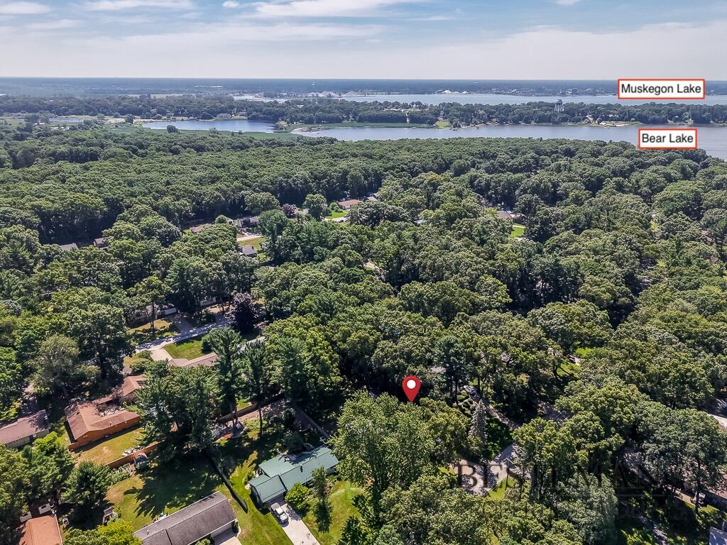 944 W Fennwood Circle Muskegon MI 49445