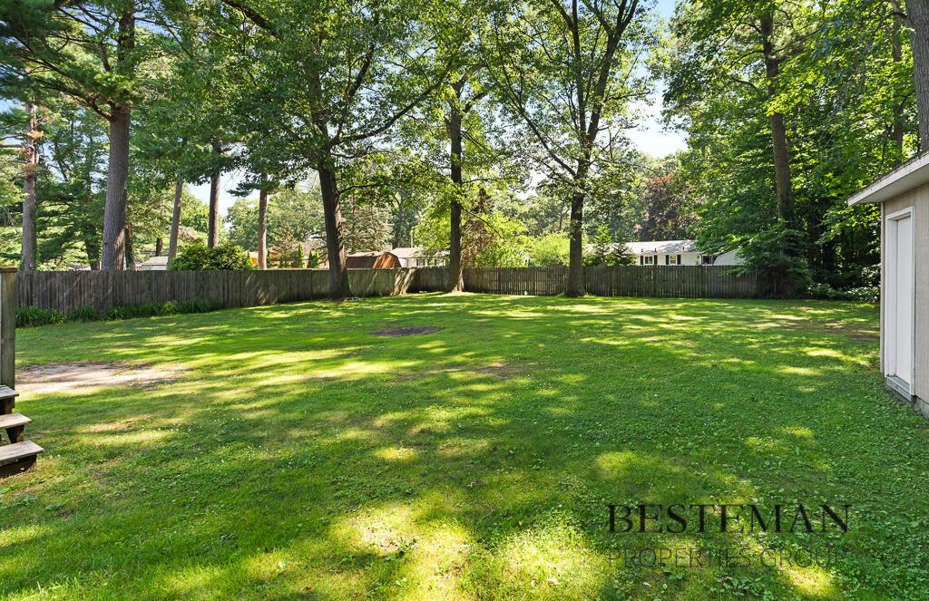 944 W Fennwood Circle Muskegon MI 49445