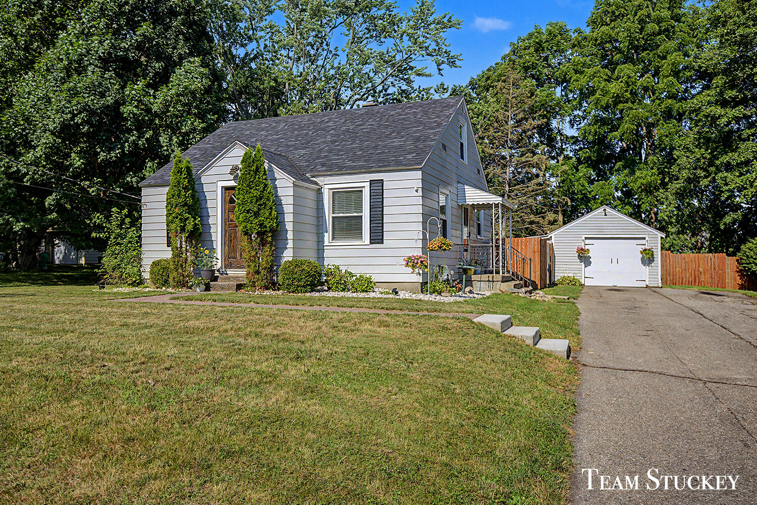 1125 Kusterer Drive NW Grand Rapids MI 49534