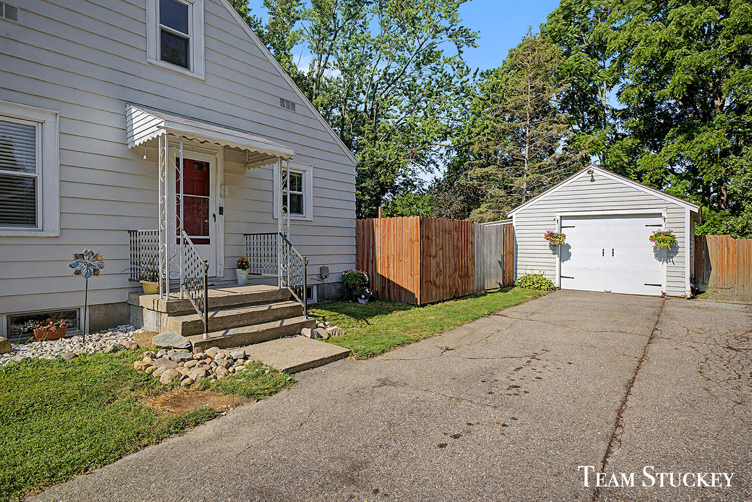 1125 Kusterer Drive NW Grand Rapids MI 49534
