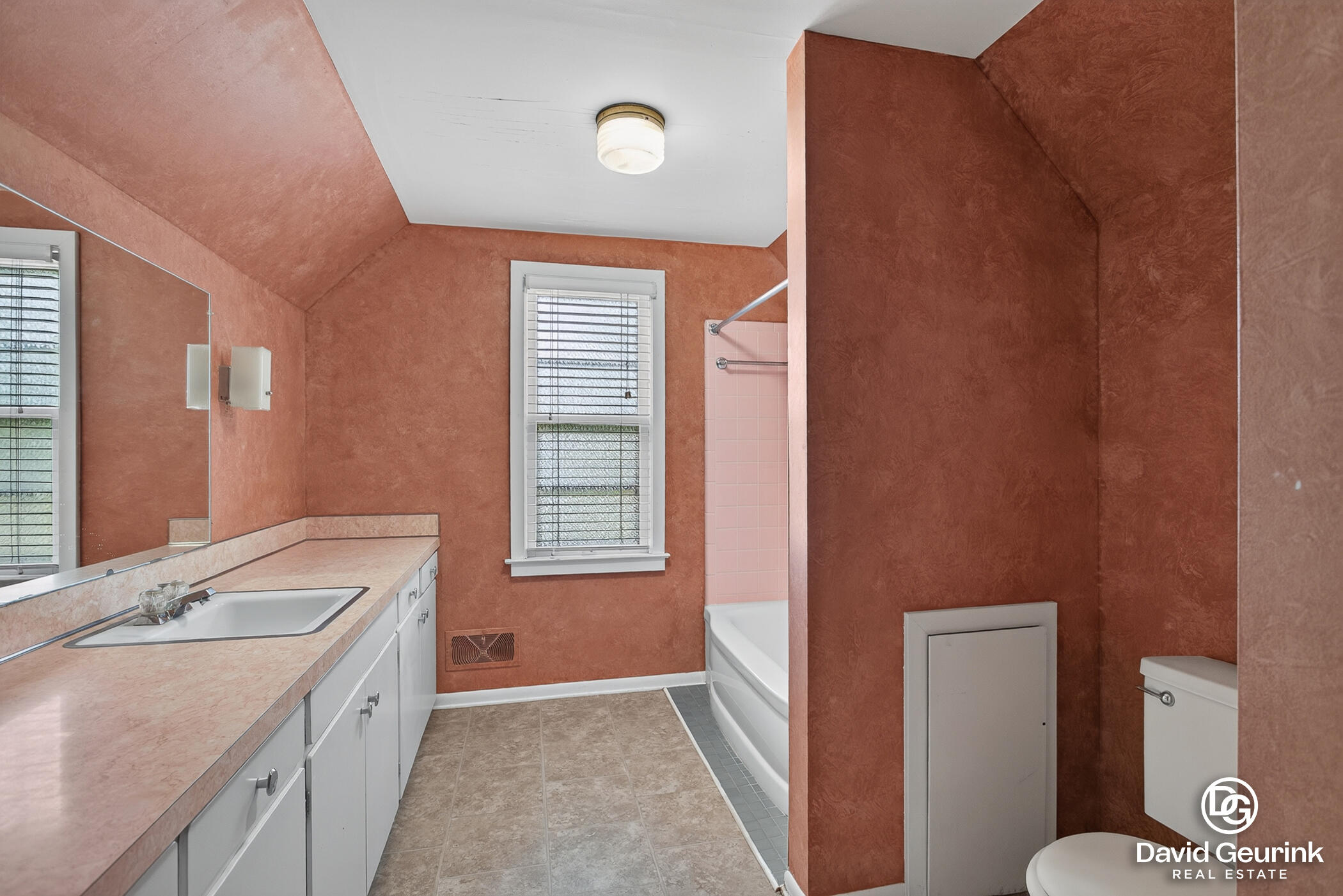 180 W 18th Street Holland MI 49423