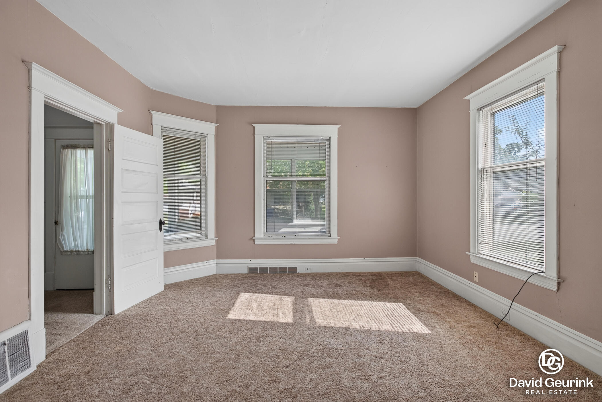 180 W 18th Street Holland MI 49423