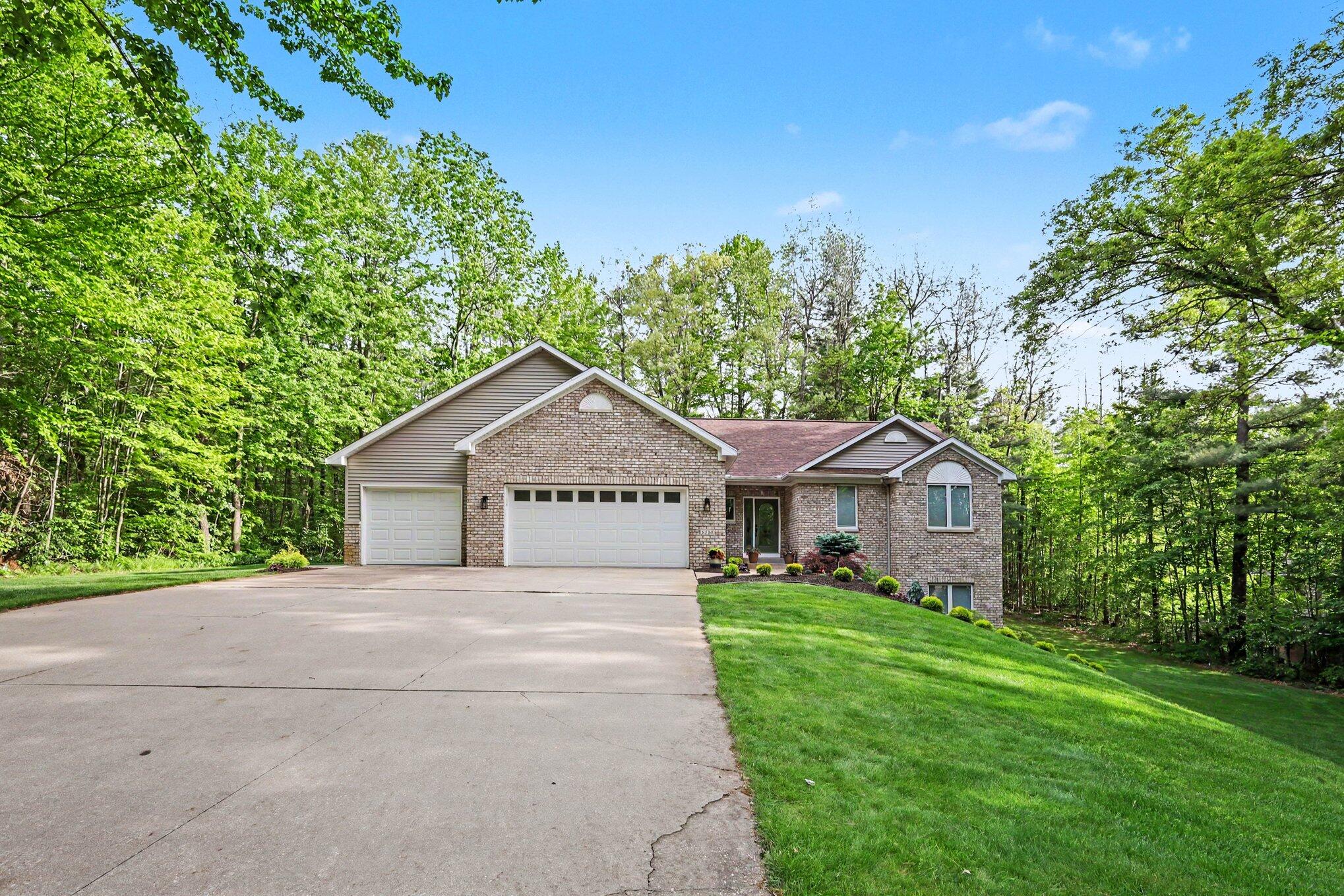 5224 Bonasa Drive NE Rockford MI 49341