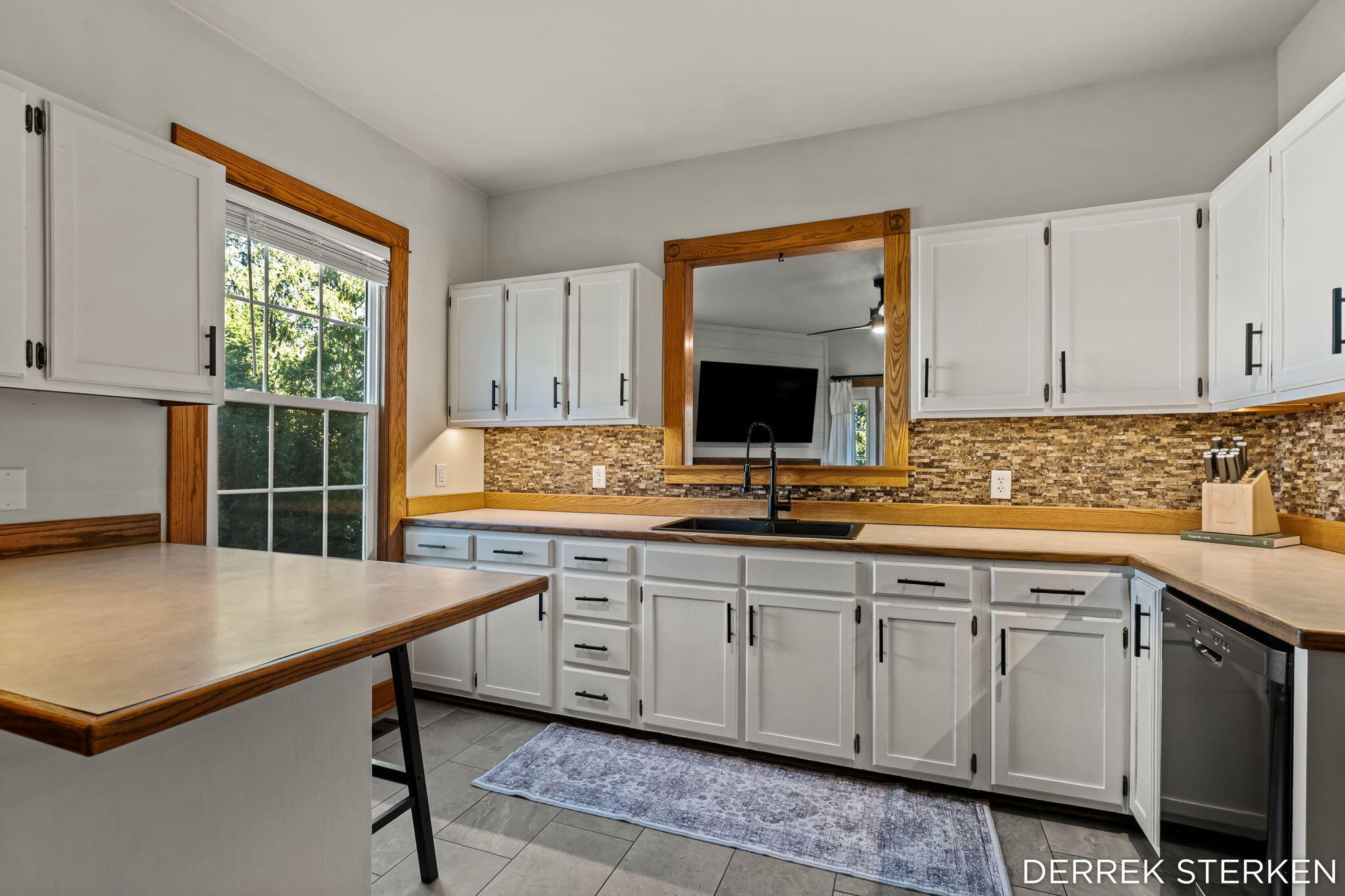 125 W Main Avenue Zeeland MI 49464