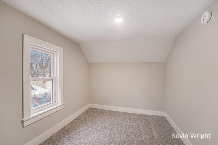 883 Emerson Avenue Muskegon MI 49442