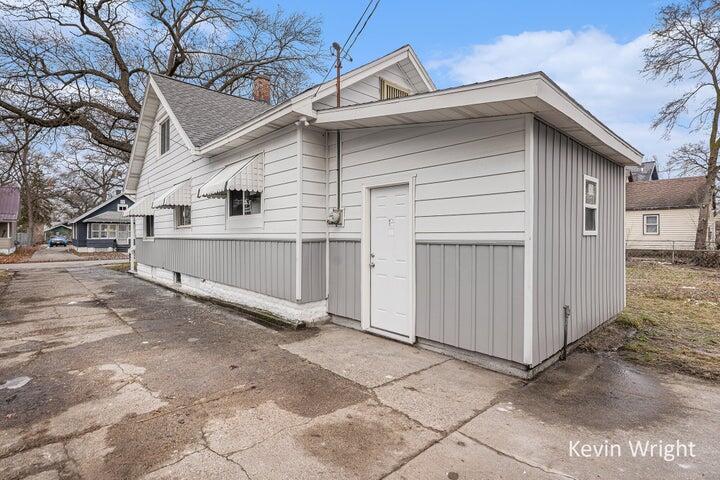 883 Emerson Avenue Muskegon MI 49442