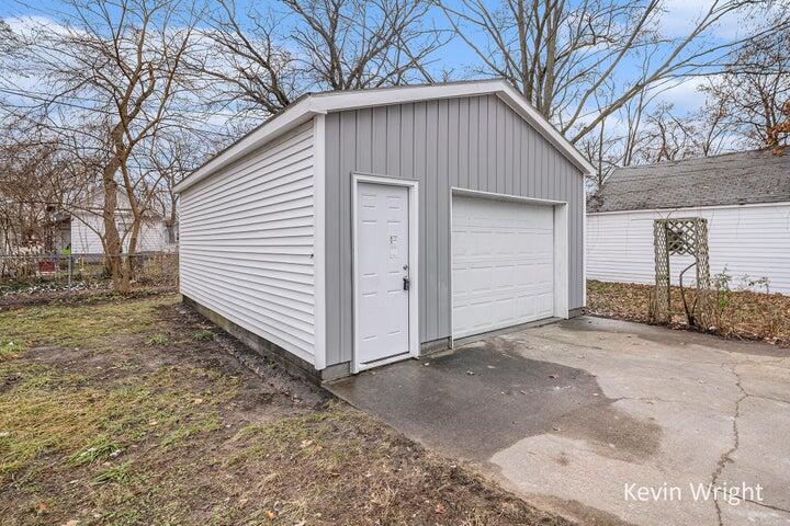 883 Emerson Avenue Muskegon MI 49442