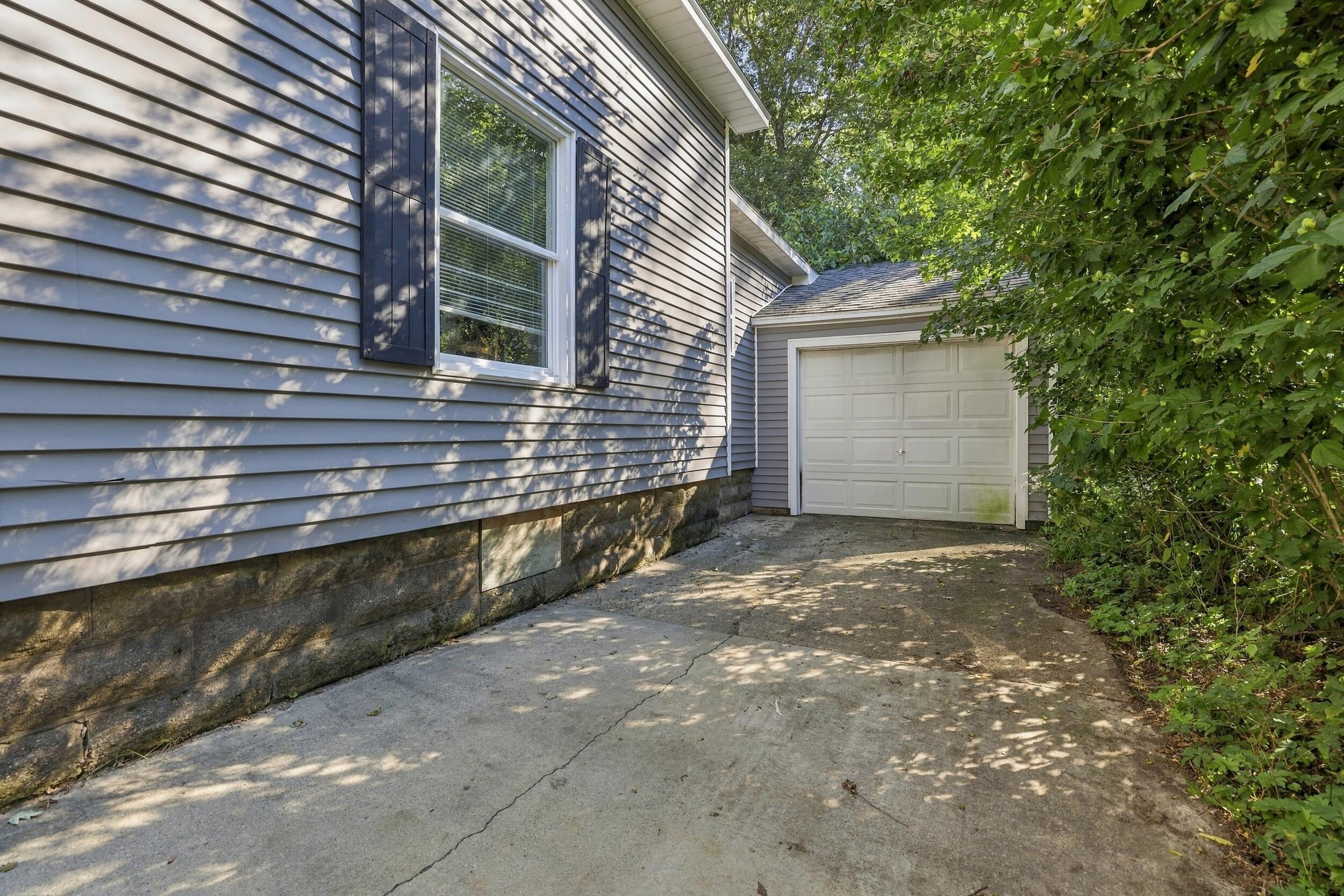 306 N Main Street Allegan MI 49010