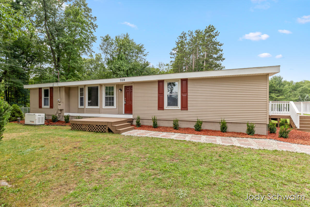 7129 Eldred Avenue NE Rockford MI 49341
