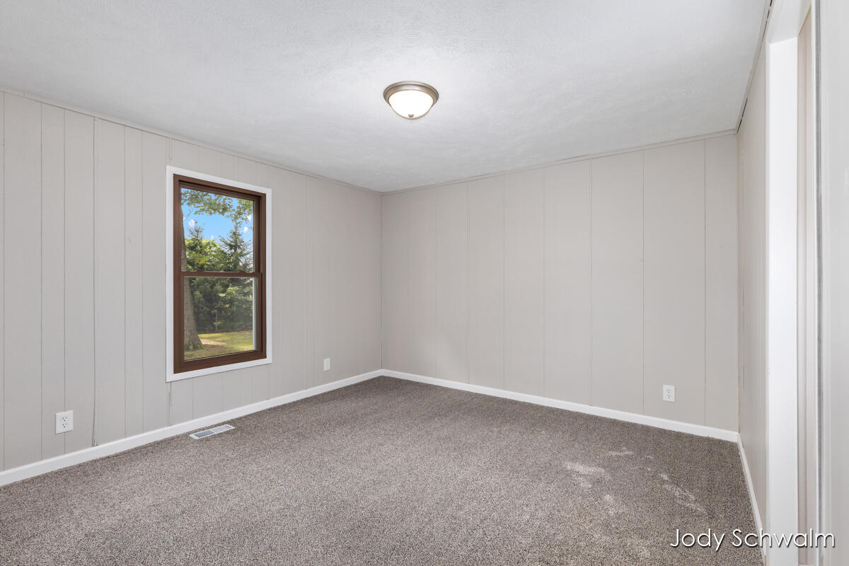 7129 Eldred Avenue NE Rockford MI 49341