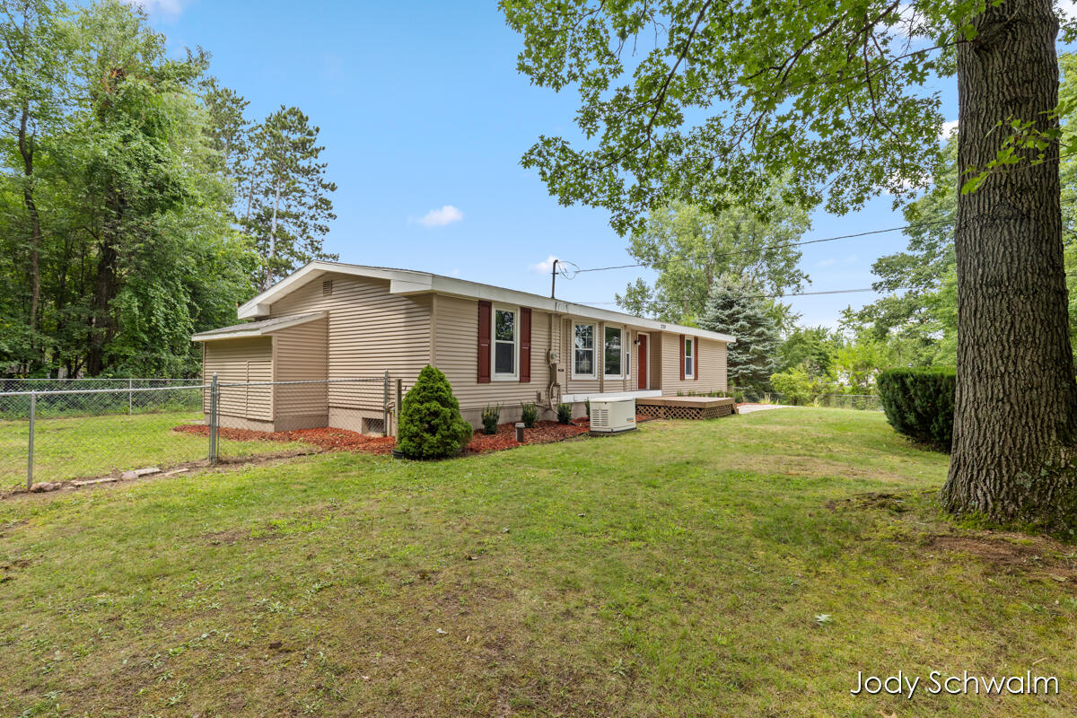 7129 Eldred Avenue NE Rockford MI 49341