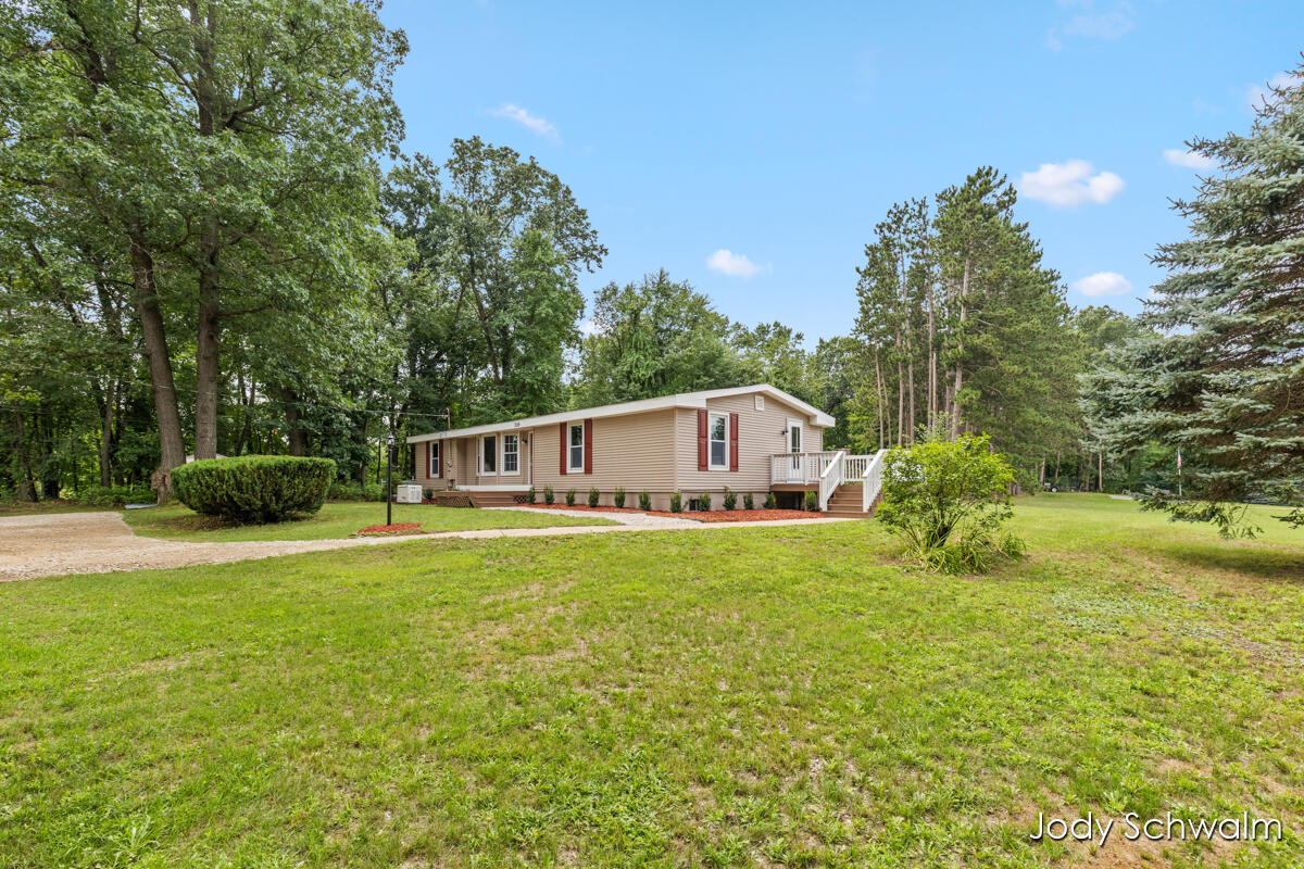 7129 Eldred Avenue NE Rockford MI 49341