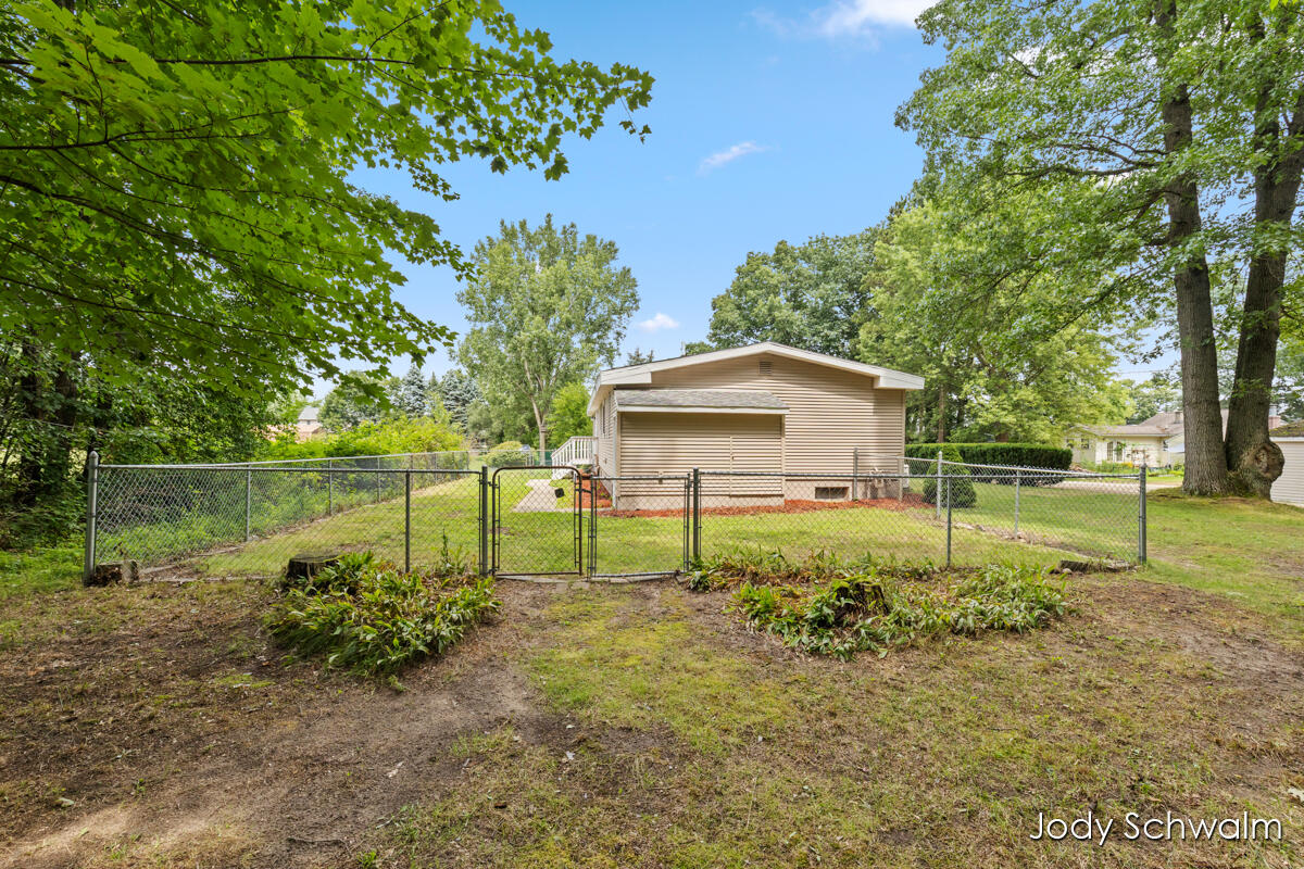 7129 Eldred Avenue NE Rockford MI 49341