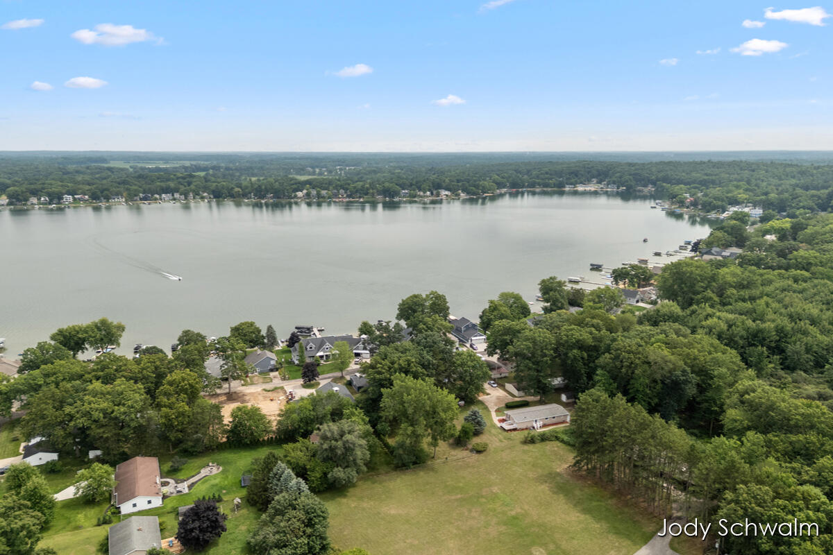 7129 Eldred Avenue NE Rockford MI 49341