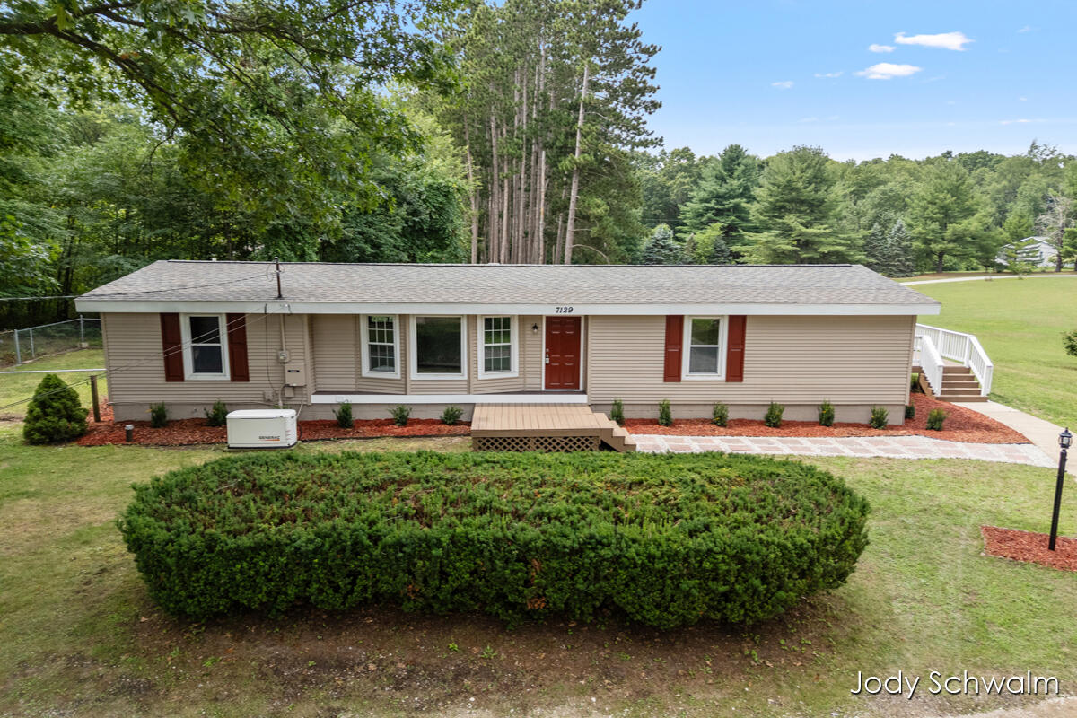 7129 Eldred Avenue NE Rockford MI 49341