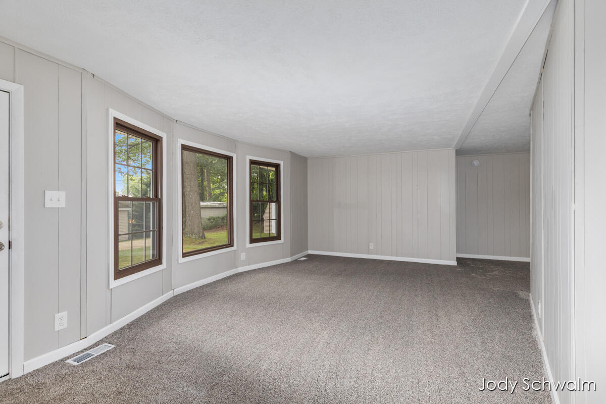 7129 Eldred Avenue NE Rockford MI 49341