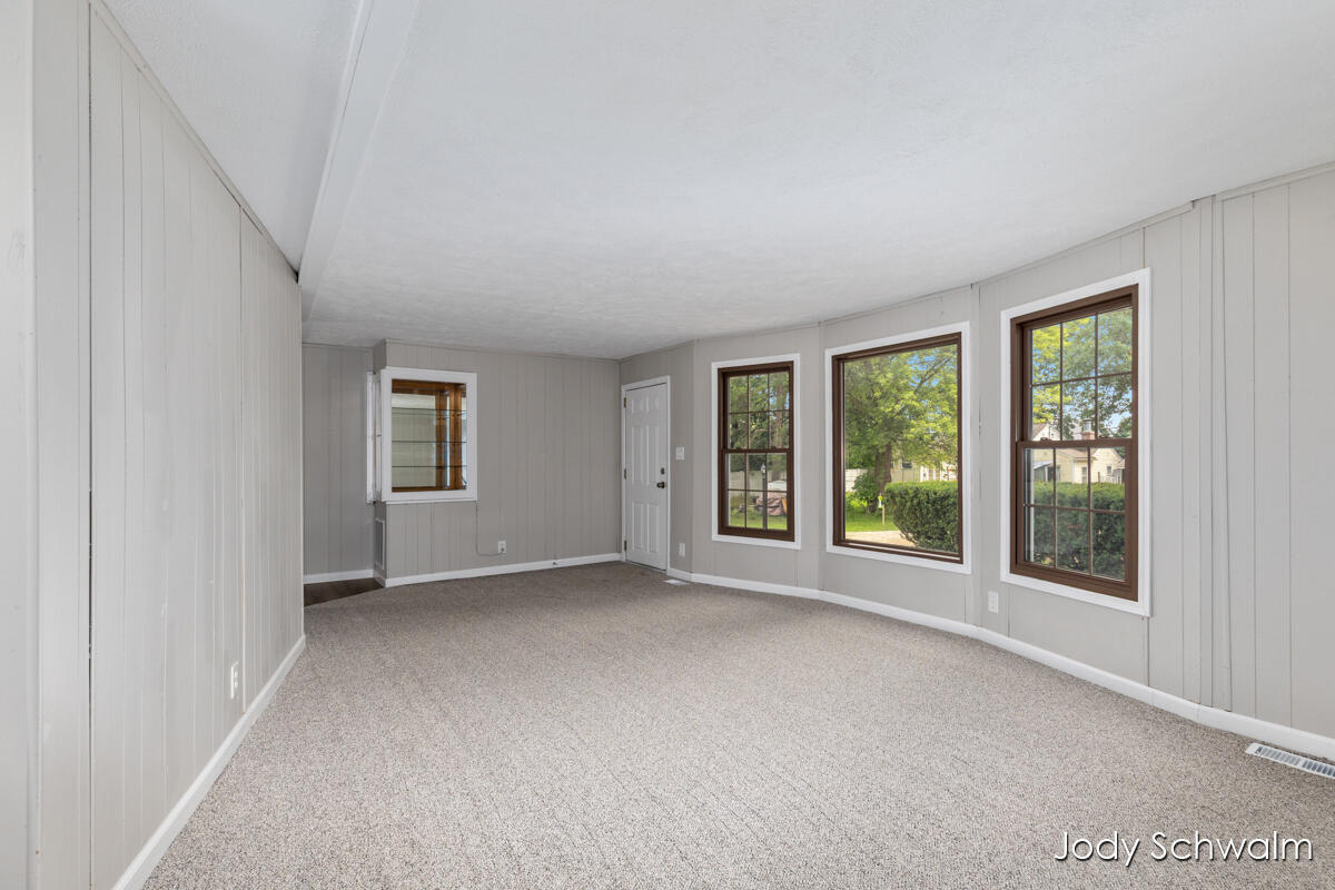 7129 Eldred Avenue NE Rockford MI 49341
