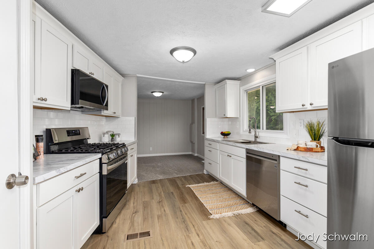 7129 Eldred Avenue NE Rockford MI 49341