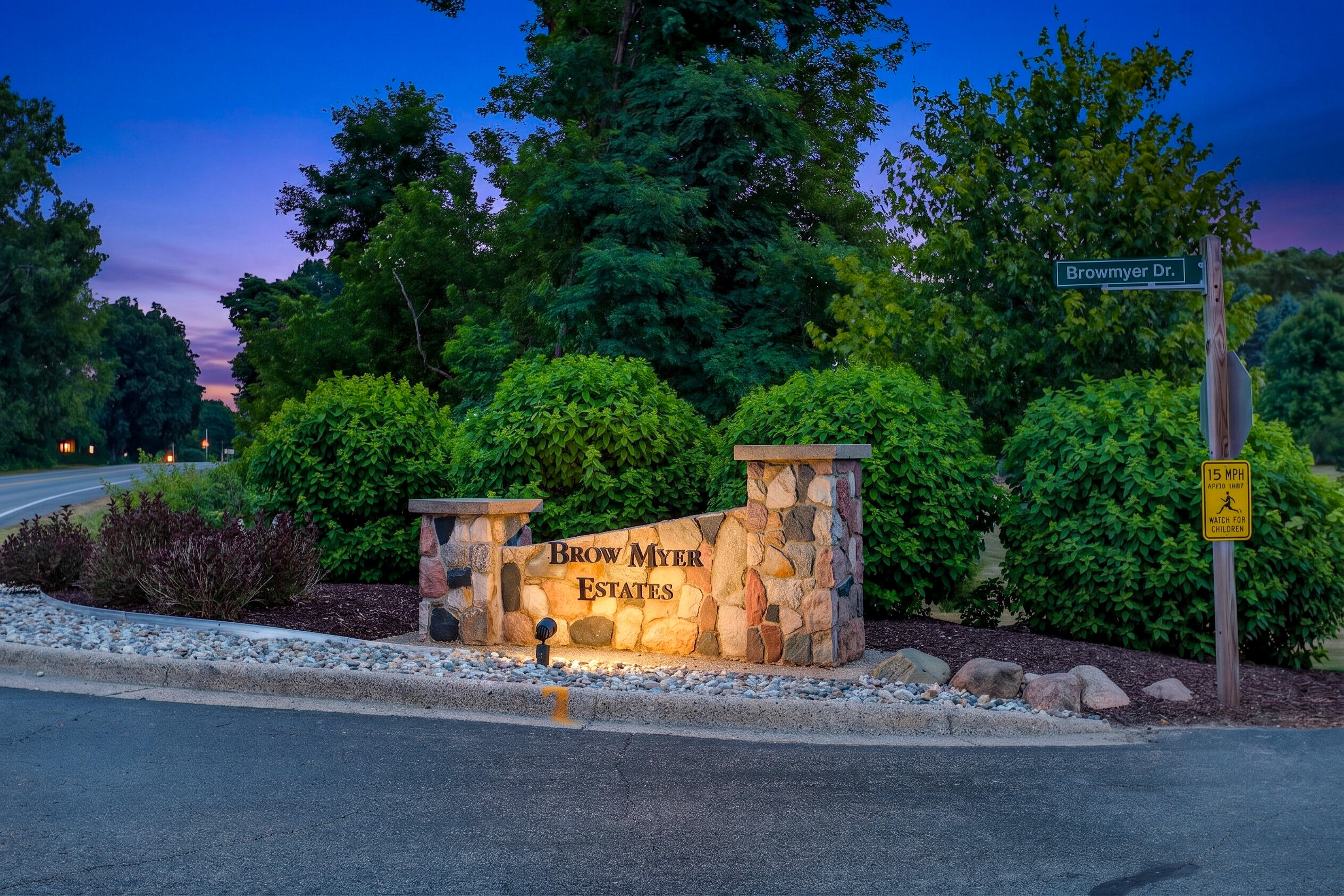 6935 Brow-myer Drive NE Rockford MI 49341